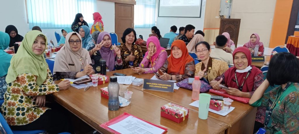 WORKSHOP PENYELARASAN PEMBELAJARAN BERBASIS DUNIA KERJA 2023 - SMK ...